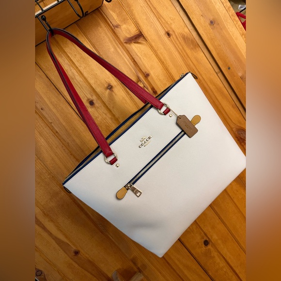 Coach Handbags - Coach Tote Purse